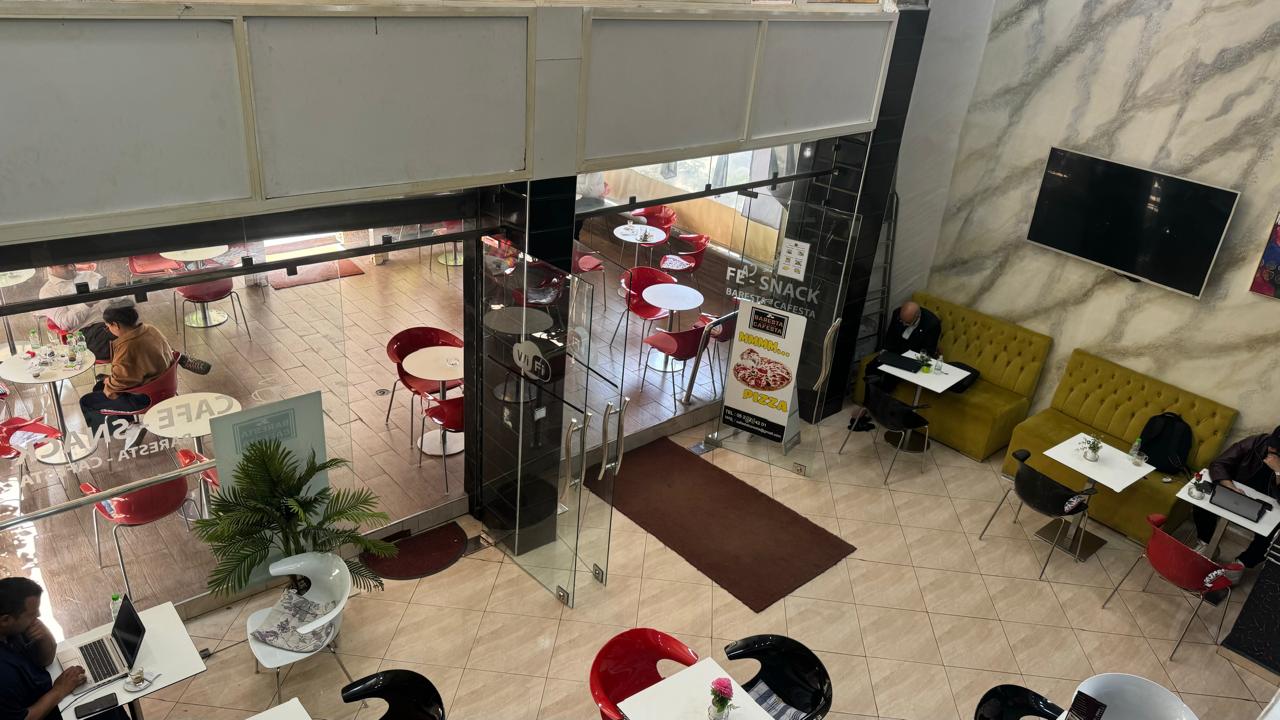 café