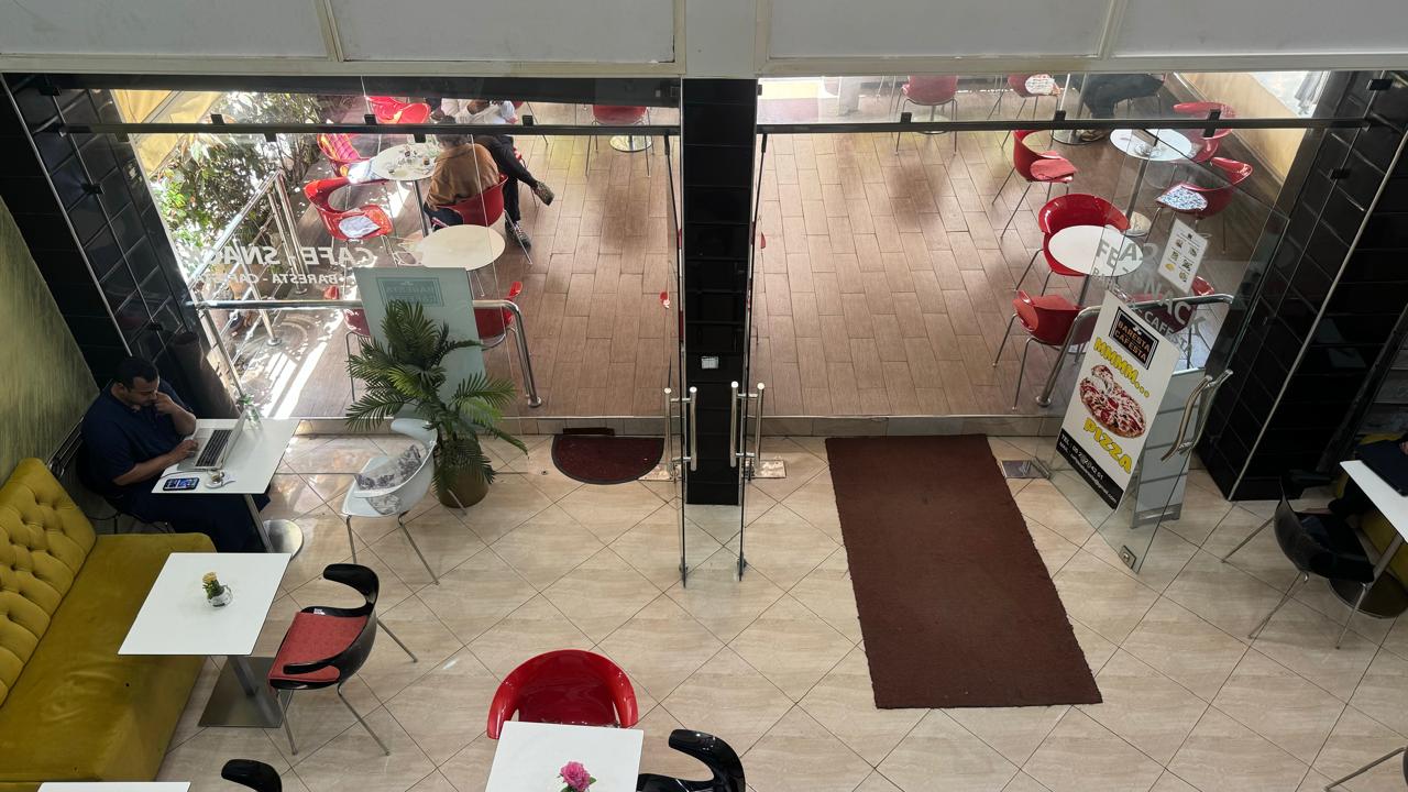 café