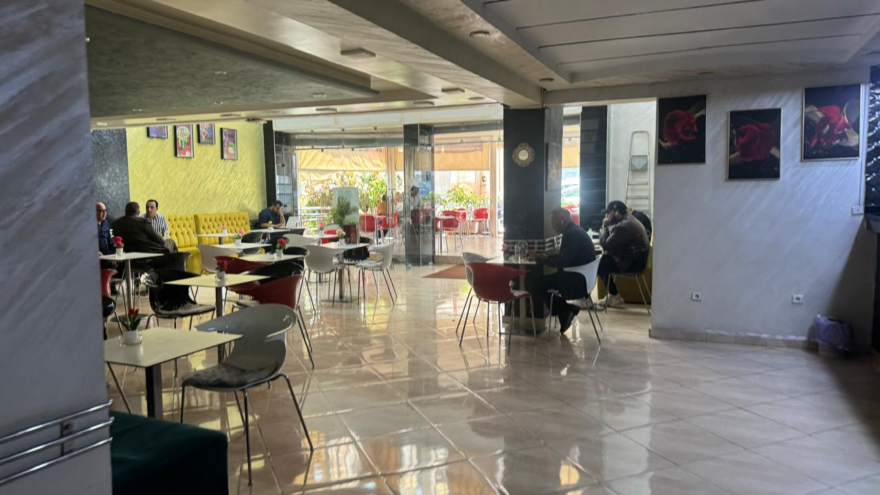 café